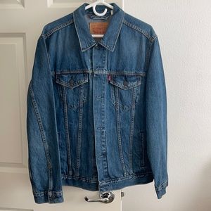 Levi’s denim jacket, Men’s size LARGE.